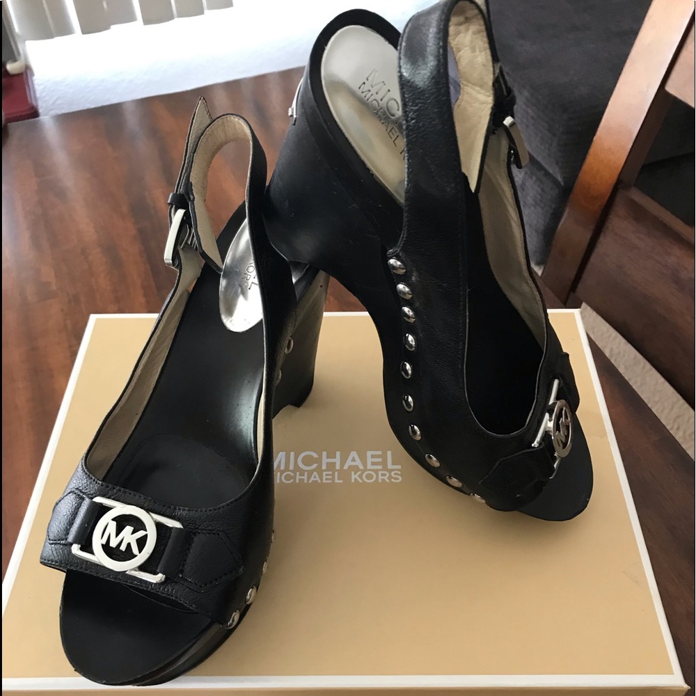 Charm sling shoes